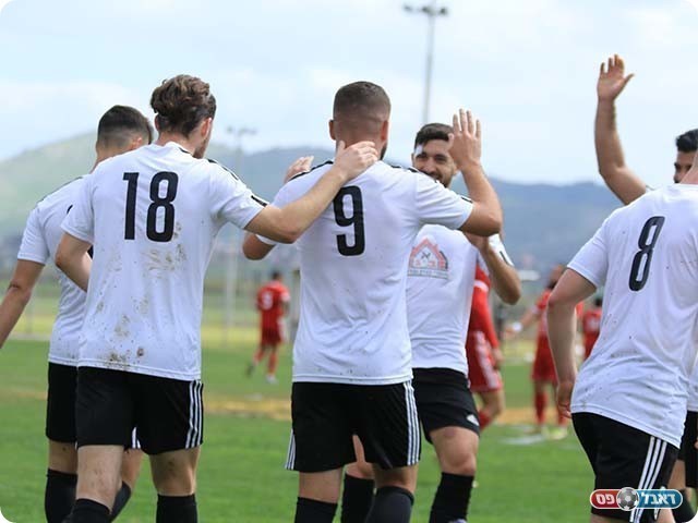 שחקני זלפה חוגגים עם זועבי (דאפר מחאמיד)